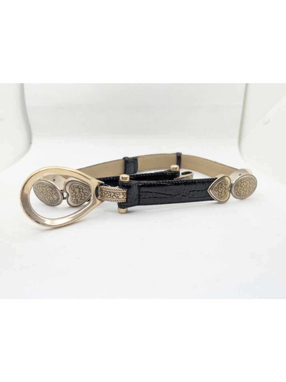 Vtg. Coldwater Creek Brown Leather Croc Silver Concho Heart Belt Hook Size S/M